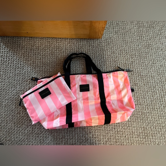 NEW‼️ VICTORIA'S Secret Lightweight & Pakable Weekend Tote Bag striped 2pc - Picture 15 of 16